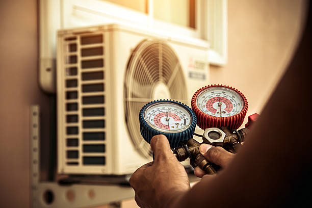 Professional Hvac technician working in Fredonia, WI